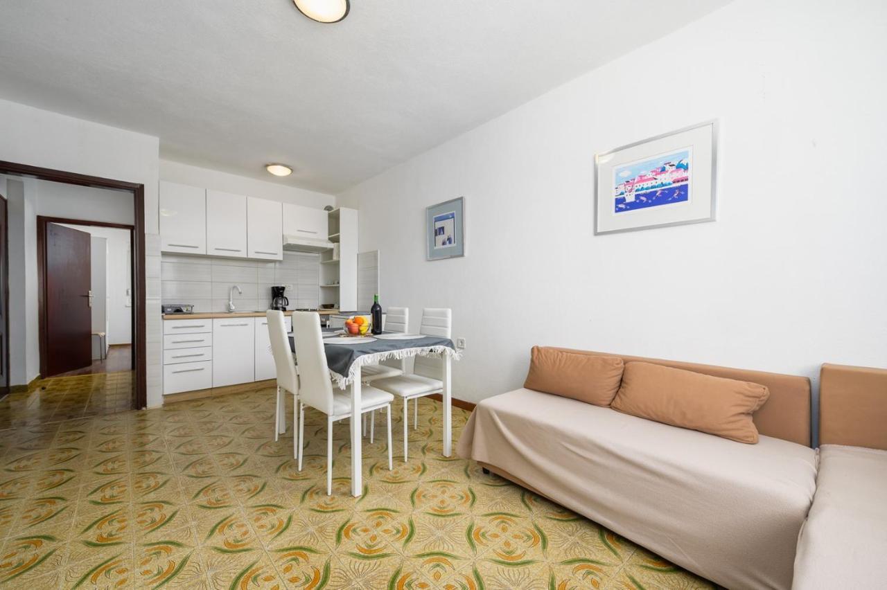 House With Apartments Mila Umag Ngoại thất bức ảnh