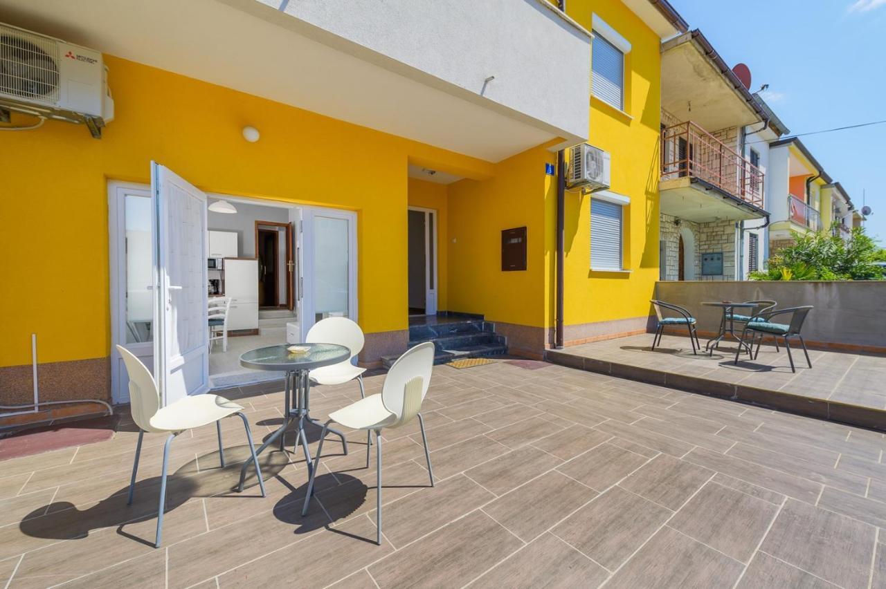 House With Apartments Mila Umag Ngoại thất bức ảnh