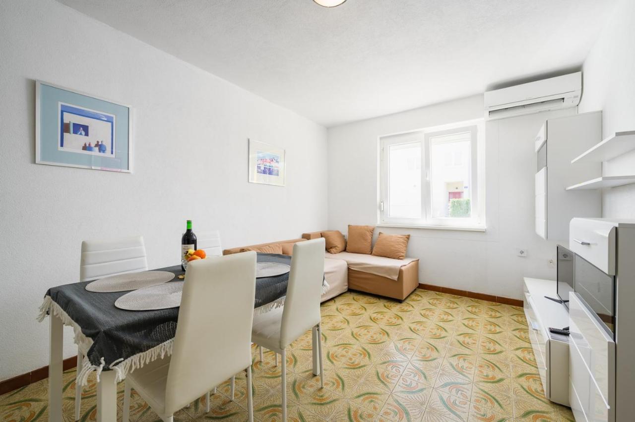 House With Apartments Mila Umag Ngoại thất bức ảnh
