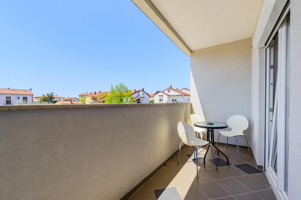 House With Apartments Mila Umag Ngoại thất bức ảnh